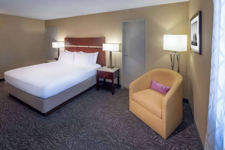 Room 9 of 27